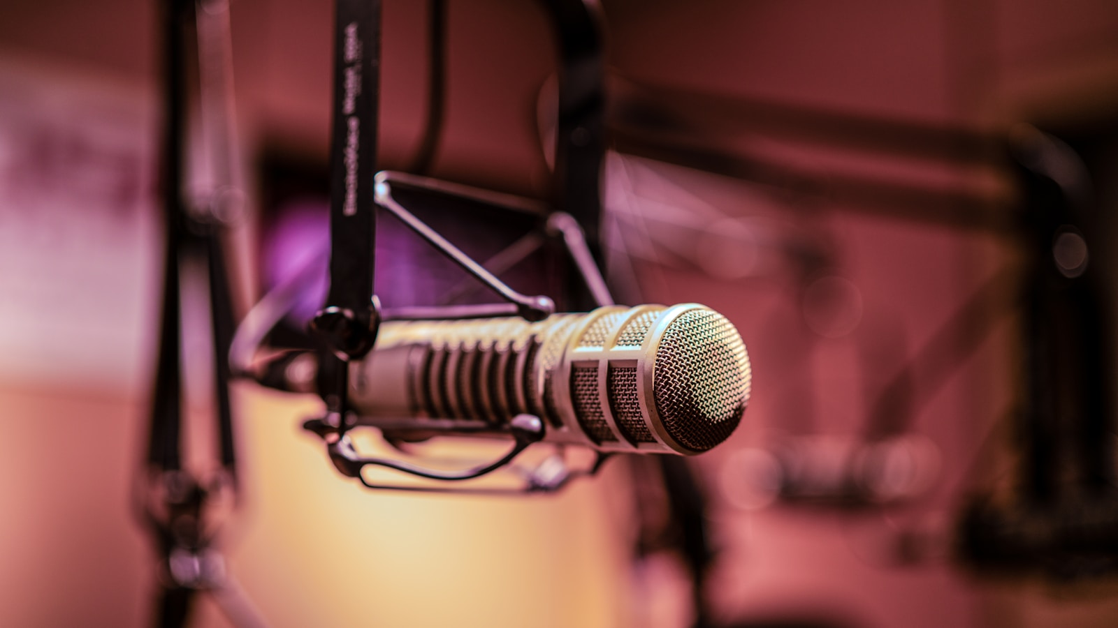 Microfono in uno studio di registrazione.